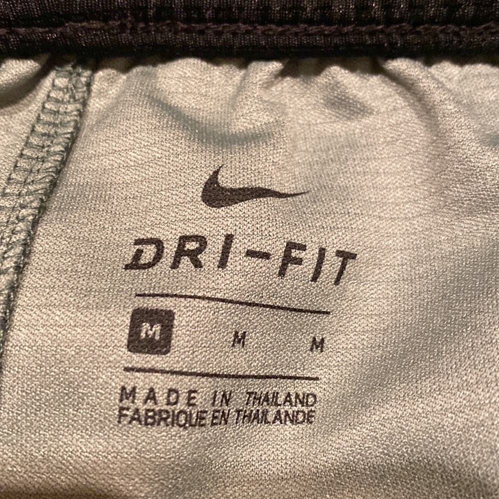 Nike - Picture 3 of 4